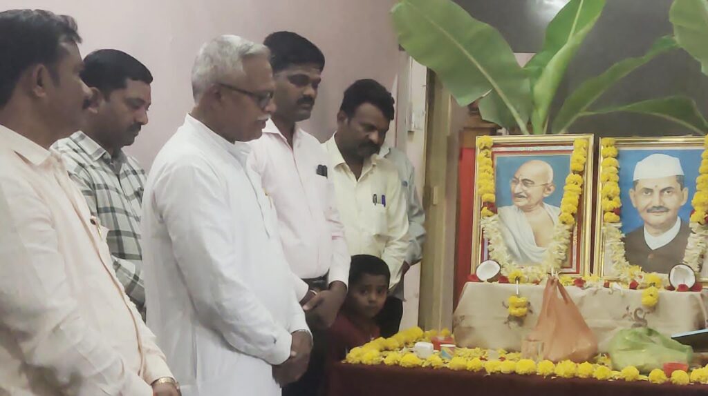 ಸಿಂದಗಿ: ವಿವಿಧೆಡೆ ಗಾಂಧಿ ಹಾಗೂ ಶಾಸ್ತ್ರಿ ಜಯಂತಿ ಆಚರಣೆ