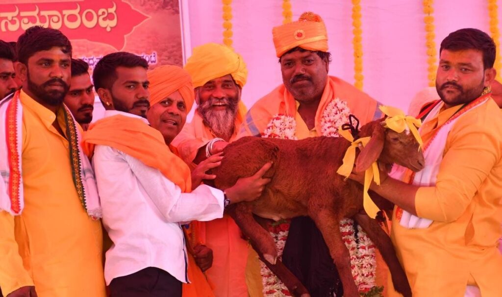 ಭಕ್ತ ಕನಕದಾಸರ ಮೂರ್ತಿ ಪ್ರತಿಷ್ಠಾಪನೆ