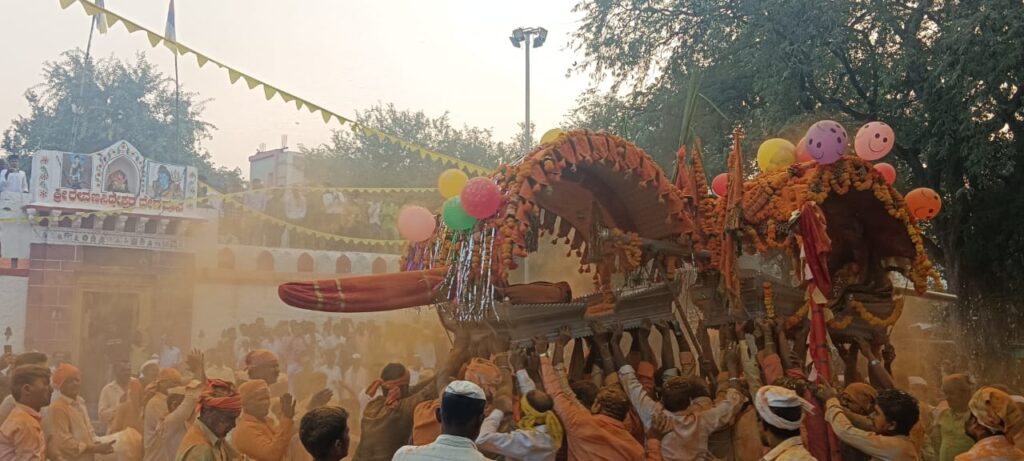 ರೇವತಗಾಂವದಲ್ಲಿ ಮಲಕಾರಿಸಿದ್ಧ, ಲಗಮವ್ವದೇವಿ ದೇವರ ಭೇಟಿ