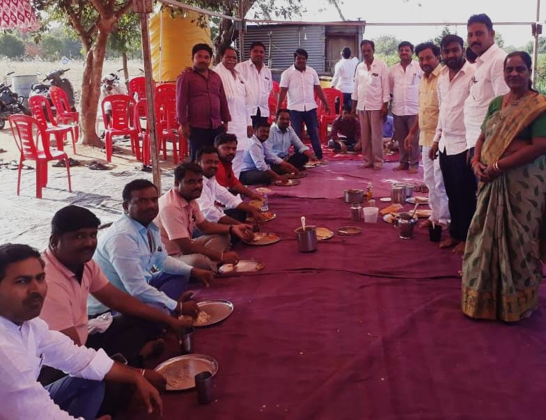 ಇಂಡಿ: ಚೆರಗ ಚೆಲ್ಲಿ ಸಂಭ್ರಮಿಸಿದ ಜನತೆ