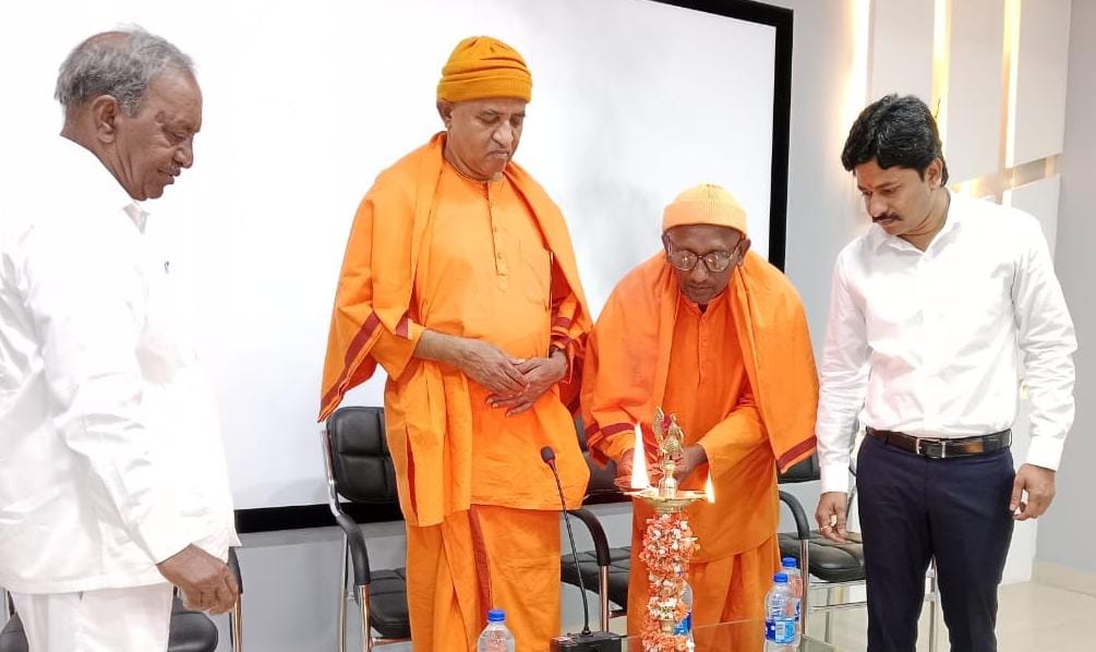 ಆಧ್ಯಾತ್ಮಿಕತೆಯಿಂದ ಅರಿವಿನ ದೀಪ ಬೆಳಗಿಸಿದ ಸಿದ್ದೇಶ್ವರ ಶ್ರೀ