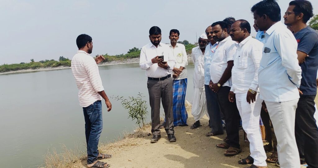 ಹೊನ್ನಳ್ಳಿ ಗ್ರಾಮದ ಕೆರೆಗೆ ತಾಪಂ ಇಒ ರಾಮು ಭೇಟಿ