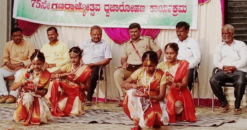 ಓಂ ಶಾಲೆಯಲ್ಲಿ 75ನೇ ಗಣರಾಜ್ಯೋತ್ಸವ.