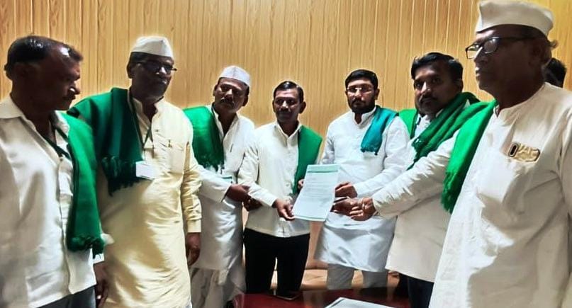 ರೈತ ಸಂಘದ ನೂತನ ಪದಾಧಿಕಾರಿಗಳಿಗೆ ಸಾಲುದೀಕ್ಷೆ