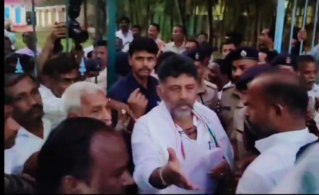 ವಿವಿಧ ಬೇಡಿಕೆಗೆ ಆಗ್ರಹಿಸಿ ಡಿಸಿಎಂ ಗೆ ರೈತರ ಆಗ್ರಹ