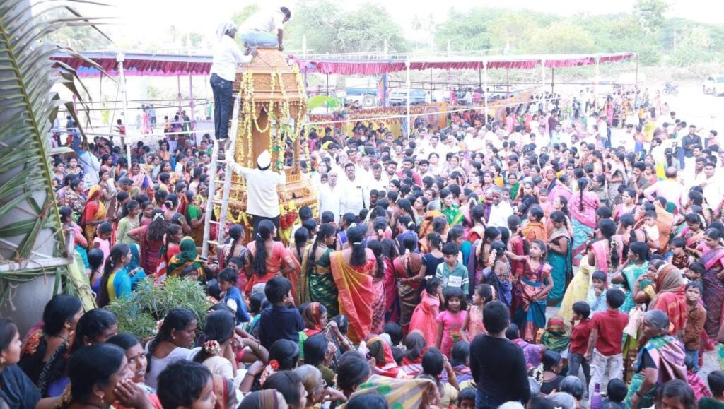 ಮನಗೂಳಿ: ಮಹಿಳೆಯರಿಂದ ರಥೋತ್ಸವಕ್ಕೆ ಚಾಲನೆ