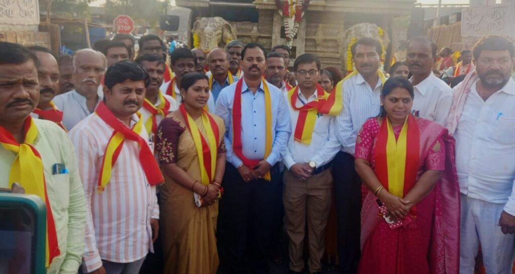 ಮುತ್ತಗಿ: ಕನ್ನಡ ಜ್ಯೋತಿ ರಥ ಯಾತ್ರೆಗೆ ಸ್ವಾಗತ