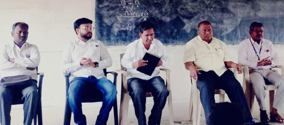 ಬಂಜಾರಾ ಪ್ರೌಢ ಶಾಲೆಗೆ ಭೇಟಿ ನೀಡಿದ ಬಿಇಓ ತಳವಾರ ಅಭಿಮತ