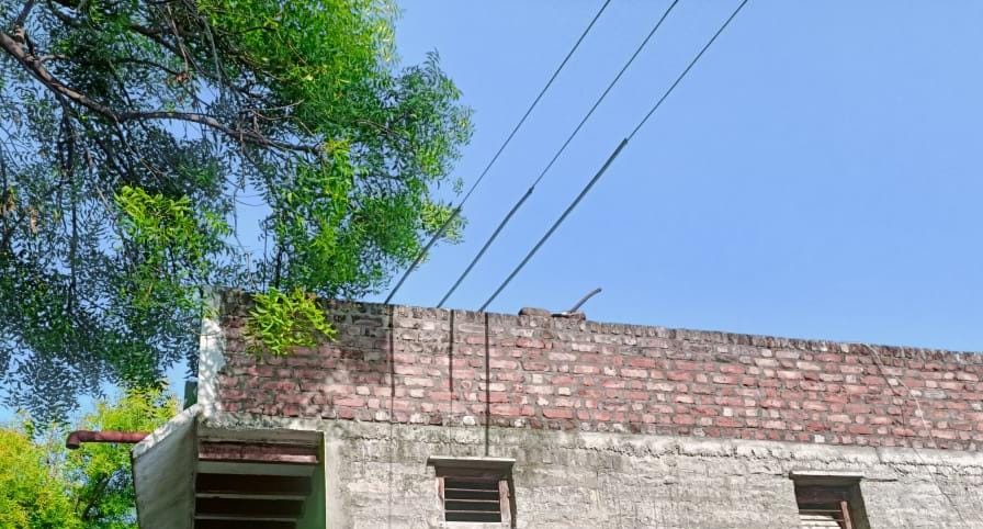 ಅಪಾಯಕ್ಕೆ ಆಹ್ವಾನ ನೀಡುವ ವಿದ್ಯುತ್ ವೈರ್!