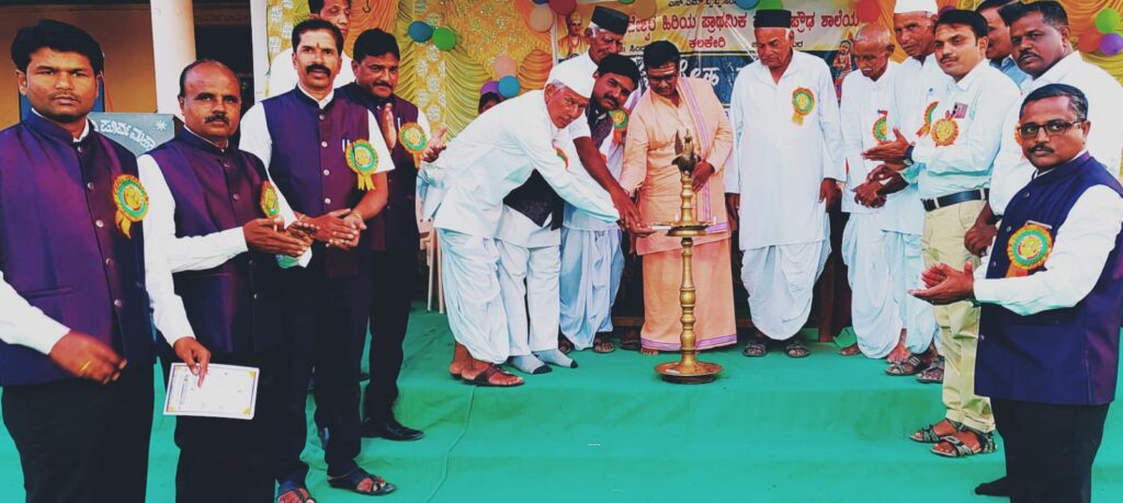 ಮಹಾತ್ಮರ ಆದರ್ಶಗಳನ್ನು ಅಳವಡಿಸಿಕೊಳ್ಳಿ :ಸಾಹೇಬಗೌಡ