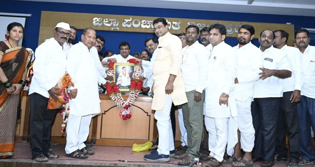 ಜಿಲ್ಲಾ ಕಾಂಗ್ರೆಸ್ ನಿಂದ ಸಚಿವ ಎಂ.ಬಿ.ಪಾಟೀಲರಿಗೆ ಸನ್ಮಾನ