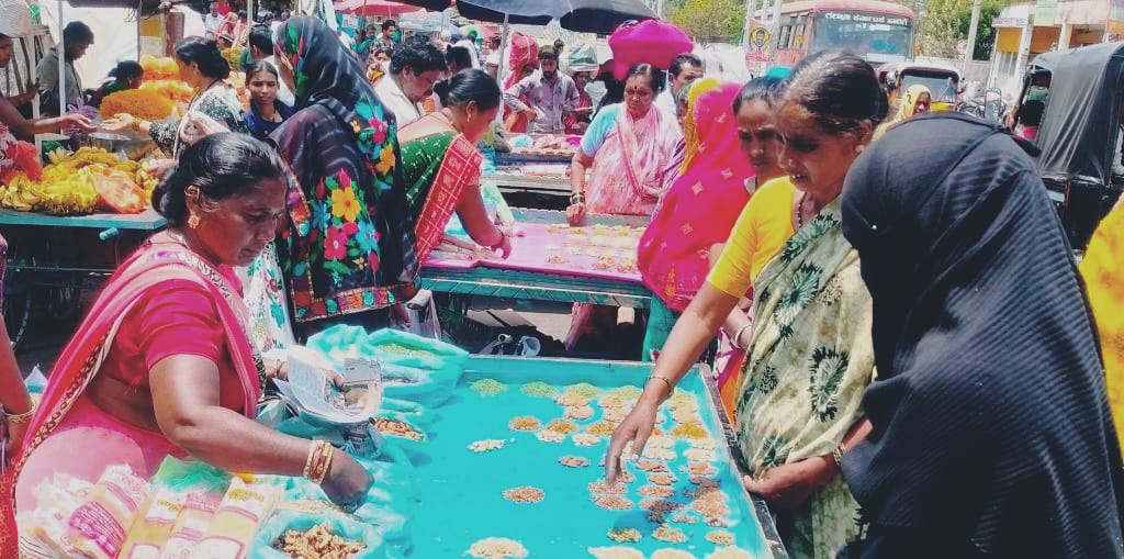 ರಂಜಾನ ಹಬ್ಬದ ಆಚರಣೆ ಹಿನ್ನೆಲೆ :ಖರೀದಿ ಜೋರು