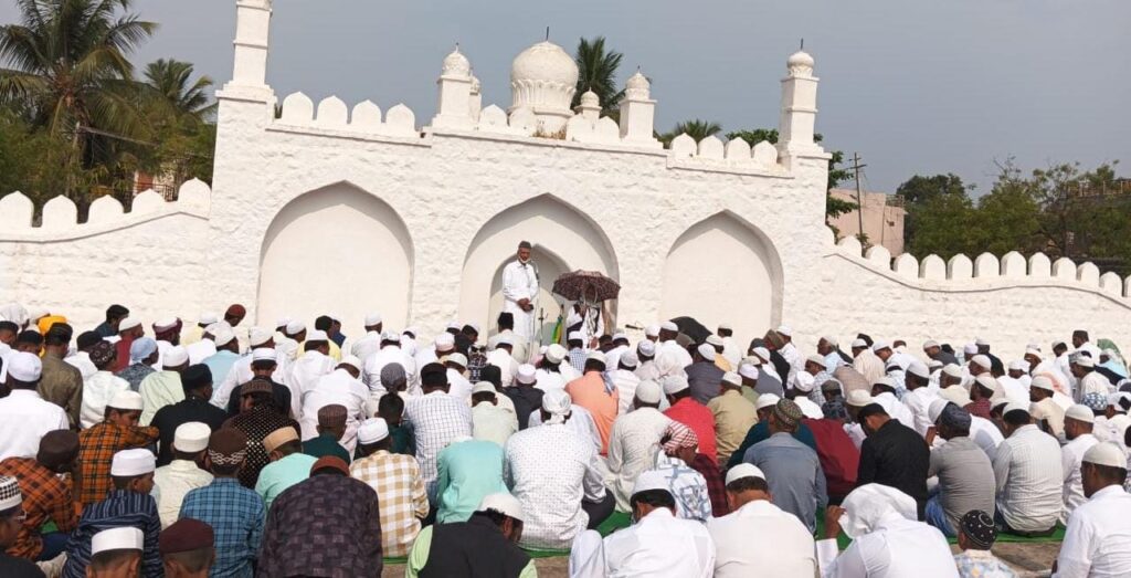ಸಡಗರ-ಸಂಭ್ರಮದಿಂದ ರಂಜಾನ್ ಆಚರಣೆ