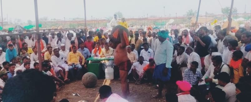 ಭಾರವಾದ ಗುಂಡು & ಸಂಗ್ರಾಣಿ ಕಲ್ಲು ಎತ್ತುವ ಸ್ಪರ್ಧೆ