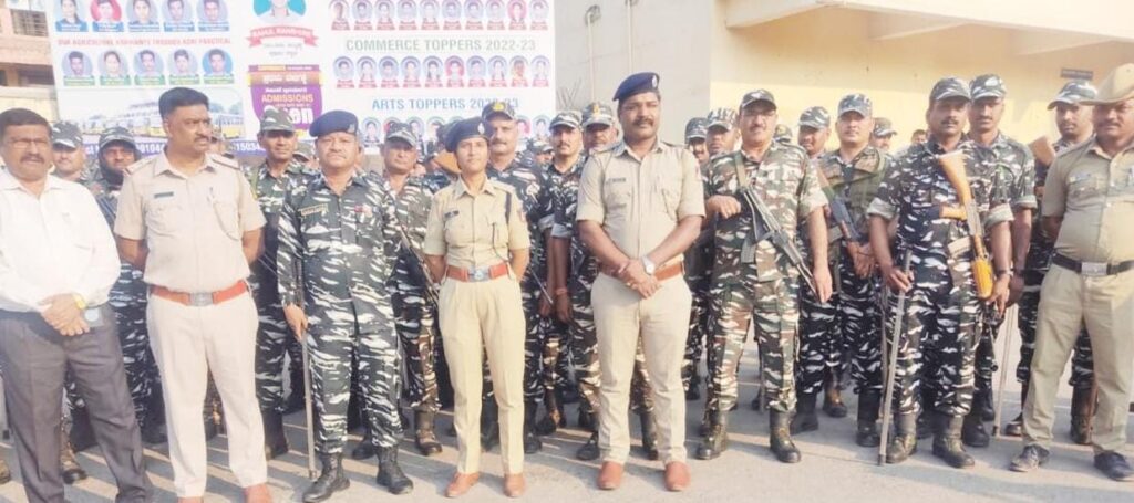 ಚಡಚಣದಲ್ಲಿ ಪೋಲಿಸರು-ಯೋಧರಿಂದ ಪಥಸಂಚಲನ