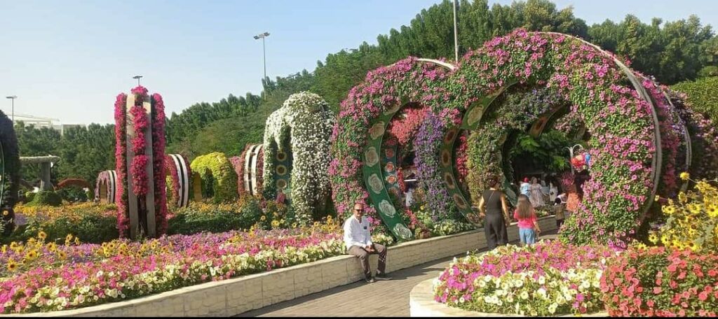 ಕಣ್ಮನ ಸೆಳೆವ ಅದ್ಬುತ ಸೌಂದರ್ಯದ ದುಬೈನ ಮಿರಾಕಲ್ ಗಾರ್ಡನ್