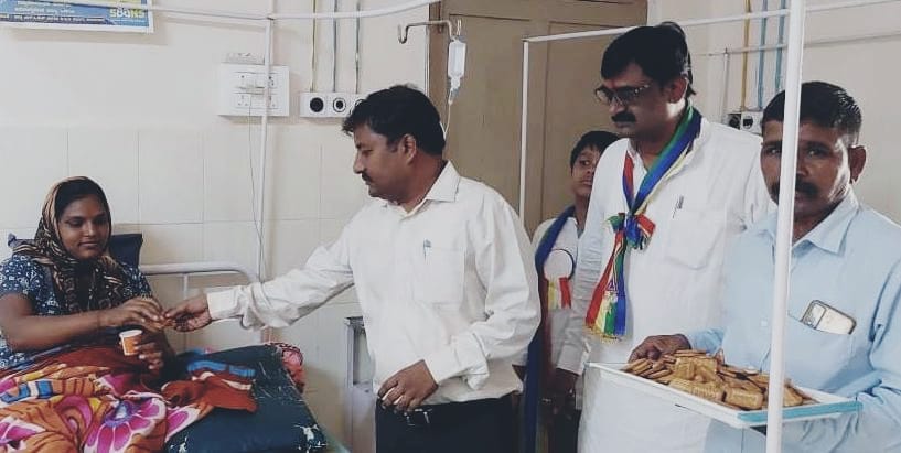 ಮಹಾವೀರ ಜಯಂತಿ: ರೋಗಿಗಳಿಗೆ ಹಾಲು-ಬಿಸ್ಕೀಟು ವಿತರಣೆ