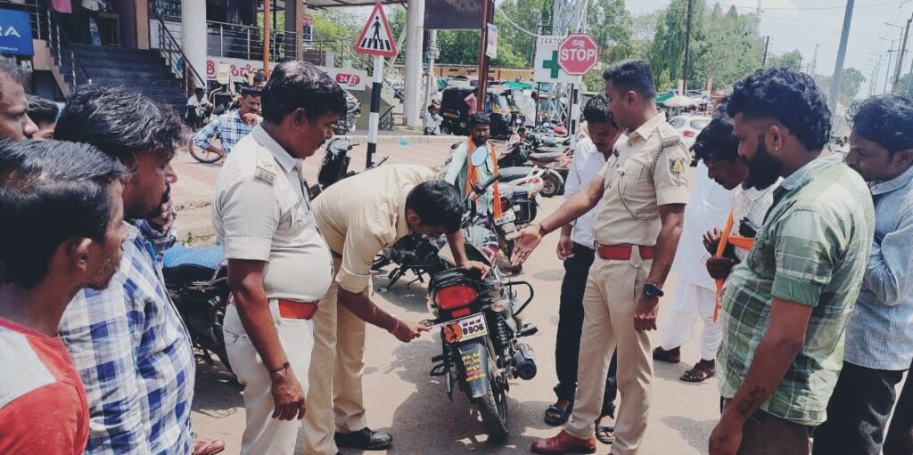 ಸಂಚಾರಿ ನಿಯಮ ಪಾಲಿಸದ ವಾಹನ ಸವಾರರಿಗೆ ದಂಡದ ಬಿಸಿ