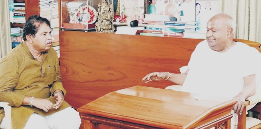 ದಿಢೀರ್ ದೇವೇಗೌಡರ ಭೇಟಿಯಾಗಿ ಚರ್ಚಿಸಿದ ಆರ್.ಅಶೋಕ್
