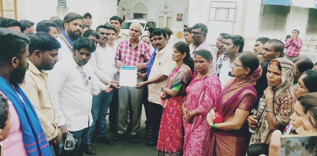 ಸಮುದಾಯ ಭವನ ನಿರ್ಮಾಣಕ್ಕೆ ಅಡ್ಡಿ :ಕಾನೂನು ಕ್ರಮಕ್ಕೆ ಆಗ್ರಹ