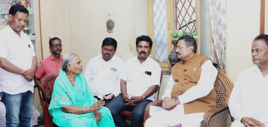 ದಿ.ಬಾಳುಸಿಂಗ್ ಕುಟುಂಬಸ್ಥರಿಗೆ ಶಾಸಕ ಯತ್ನಾಳ ಸಾಂತ್ವನ