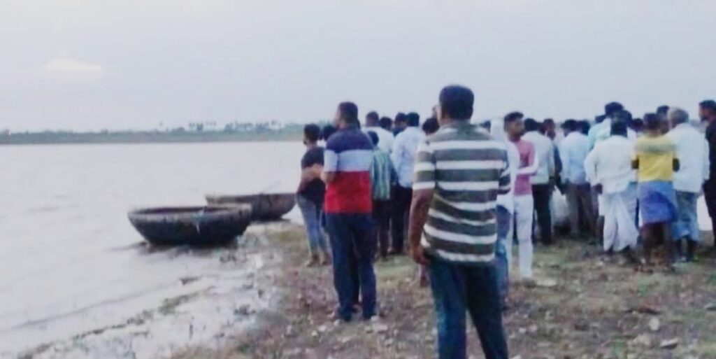 ಕೊಲ್ಹಾರ: ತೆಪ್ಪದಲ್ಲಿ ಕೃಷ್ಣಾ ನದಿಗೆ ಇಳಿದ ನಾಲ್ವರು ನೀರುಪಾಲು!