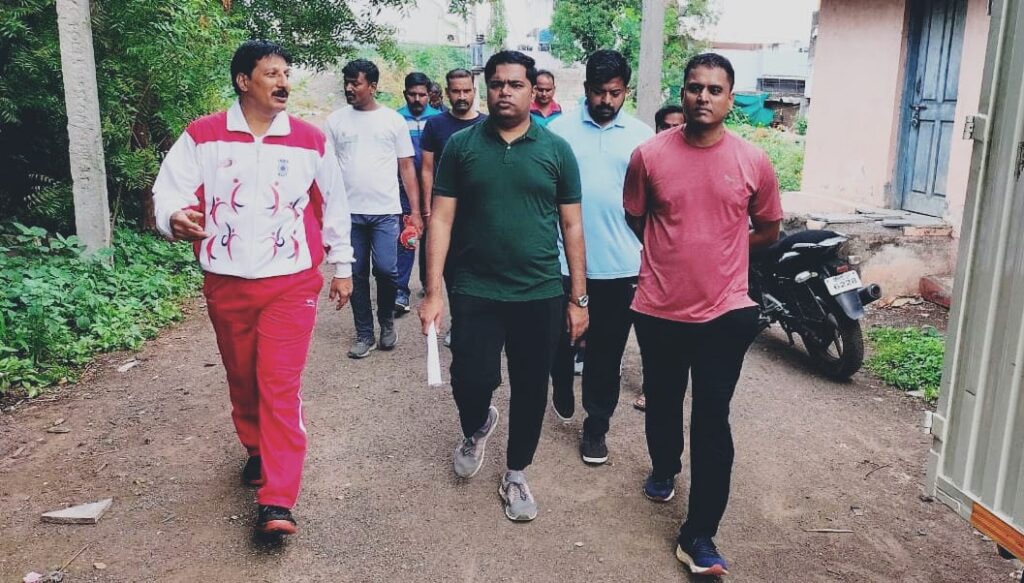 ಜಿಲ್ಲಾ ಕ್ರೀಡಾಂಗಣಕ್ಕೆ ಜಿಲ್ಲಾಧಿಕಾರಿಗಳಿಂದ ದಿಢೀರ್ ಭೇಟಿ