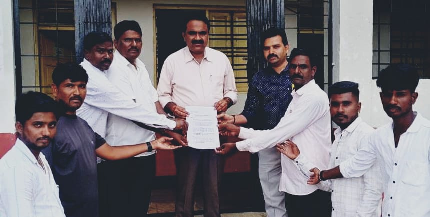 ಹೂಗಾರ ಅಭಿವೃದ್ದಿ ನಿಗಮಕ್ಕೆ ರೂ.೧೦೦ ಕೋಟಿ ಅನುದಾನ ನೀಡಲು ಆಗ್ರಹ