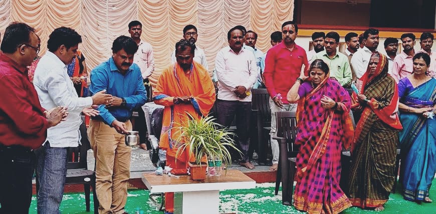 ತಂದೆ-ತಾಯಿ, ಗುರು-ಹಿರಿಯರನ್ನು ಗೌರವಿಸುವುದು ನಮ್ಮ ಸತ್ಸಂಪ್ರದಾಯ