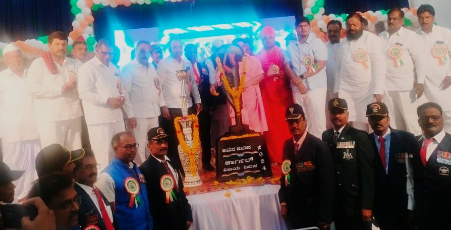 ರೈತ, ಸೈನಿಕ ಜಗತ್ತಿನ ಎರಡು ಕಣ್ಣುಗಳಿದ್ದಂತೆ :ಶಿವಪ್ರಕಾಶ ಶಿವಾಚಾರ್ಯರು