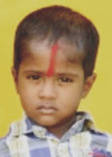 ಶಾಲಾ ಬಸ್ ಡಿಕ್ಕಿ: ೫ ವರ್ಷದ ಬಾಲಕ ಸಾವು