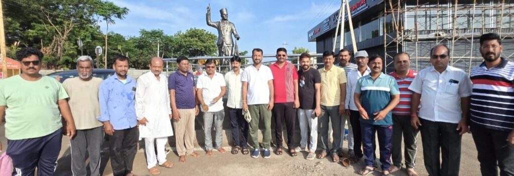 ತಿರಂಗಾ ಅಭಿಯಾನ:ಮಹಾನ್ ನಾಯಕರ ಪುತ್ಥಳಿ ಸ್ವಚ್ಛತೆ