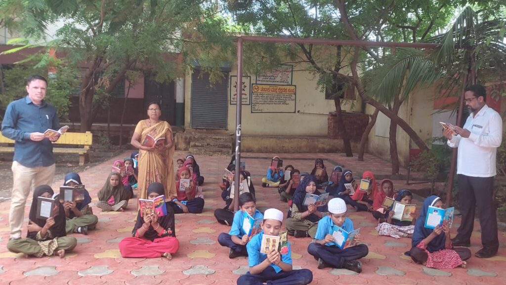 ‘ಓದುವ ಹವ್ಯಾಸ-ಜ್ಞಾನದ ವಿಕಾಸ’ಓದುವ ಹವ್ಯಾಸ ಭವಿಷ್ಯ ನಿರ್ಮಾಣಕ್ಕೆ ದಾರಿದೀಪ-ಸಂತೋಷ ಬಂಡೆ