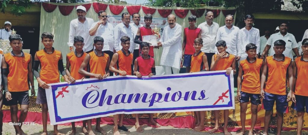 ಪಾಠದ ಜೊತೆಗೆ ಕ್ರೀಡಾ ಮನೋಭಾವ ಬೆಳೆಸಿಕೊಳ್ಳಿ :ಪಾಟೀಲ