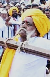 ೫೦ ಕೆಜಿ ಭಾರ ಎತ್ತಿದ ೭೪ ವರ್ಷದ ವೃದ್ಧನ ಮೀಸೆ!