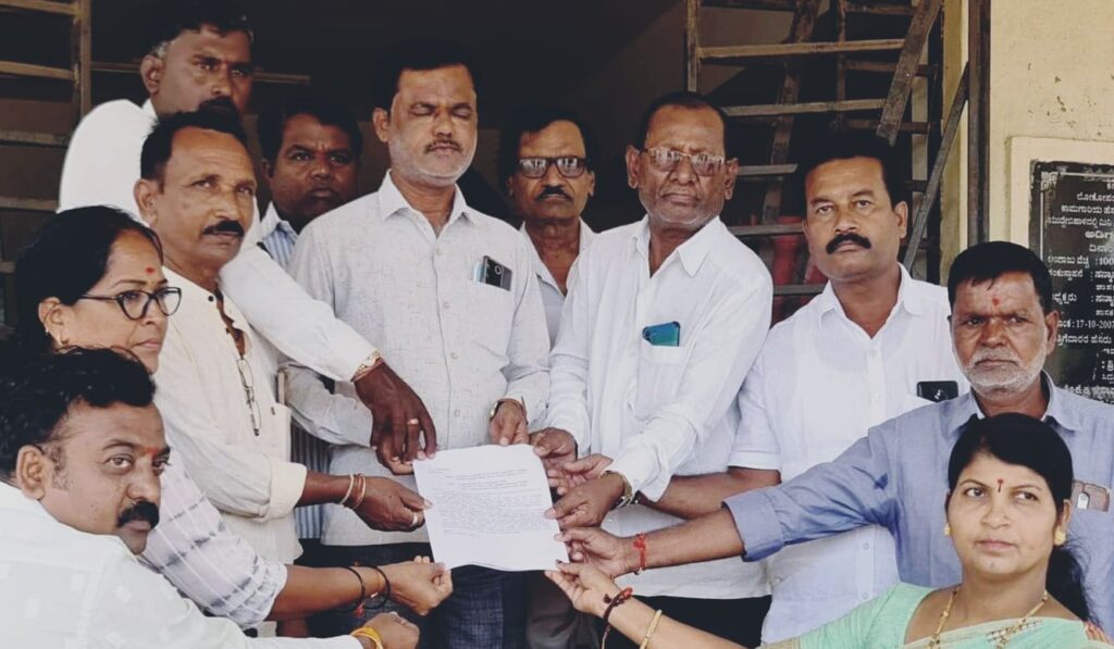 ಪುರಸಭೆ ಅಧ್ಯಕ್ಷ-ಉಪಾಧ್ಯಕ್ಷ ಚುನಾವಣೆಗೆ ಒತ್ತಾಯಿಸಿ ಮನವಿ