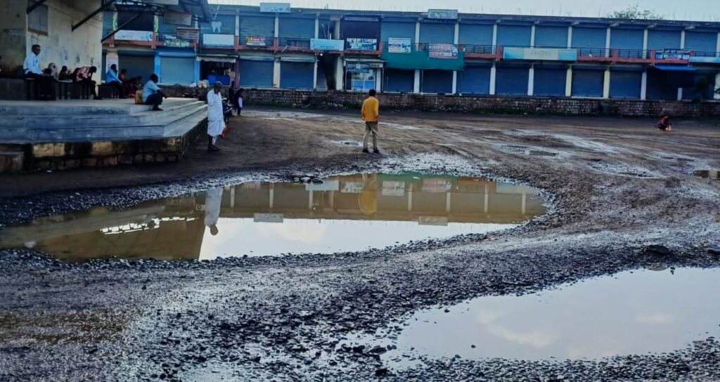 ಕೊಲ್ಹಾರ ಬಸ್ ನಿಲ್ದಾಣಗಳ ಅಭಿವೃದ್ದಿ ಯಾವಾಗ?