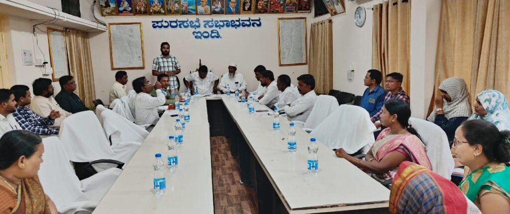 ಆಶ್ರಯ ಯೋಜನೆಗೆ ಜಮೀನು ಖರೀದಿಸಿ ನಿವೇಶನ ಹಂಚಿ