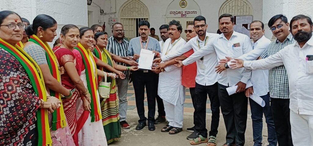 ವಿಜಯಪುರ ರೈಲ್ವೆ ನಿಲ್ದಾಣಕ್ಕೆ ಶ್ರೀ ಸಿದ್ದೇಶ್ವರ ಶ್ರೀಗಳ ಹೆಸರಿಡಿ