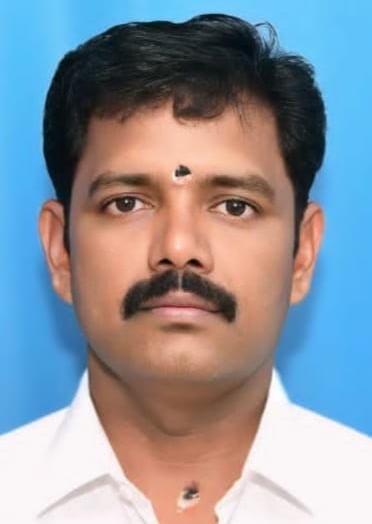 ಸರಕಾರಿ ಶಾಲೆಗೆ ಪೊಟೊಗ್ರಾಫರ ಅಂಬಿಗೇರ ರೂ.21000 ದೇಣಿಗೆ