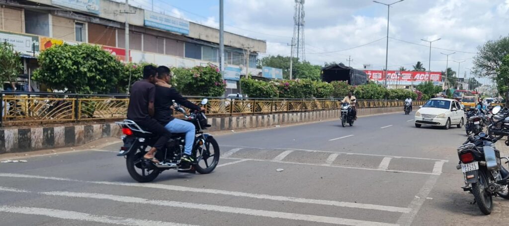 ಅವೈಜ್ಞಾನಿಕ ರೋಡ್ ಬ್ರೇಕರ್ ಸರಿಪಡಿಸಲು ನಾಗರಿಕರ ಆಗ್ರಹ