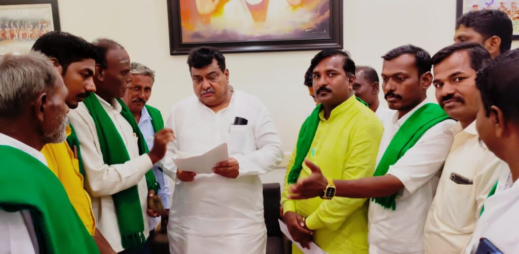 ರೈತರ ಸಮಸ್ಯೆಗಳನ್ನು ಶೀಘ್ರ ಬಗೆಹರಿಸಲು ರೈತ ಸಂಘ ಆಗ್ರಹ