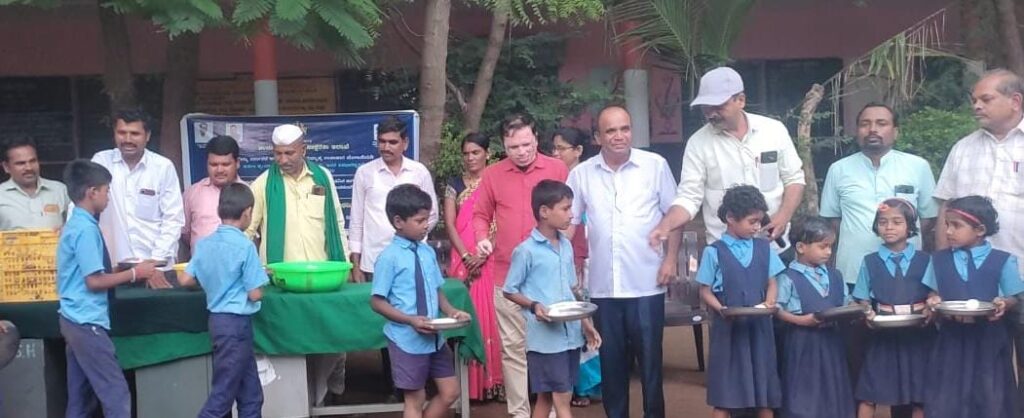 ಪೌಷ್ಟಿಕ ಆಹಾರವಾಗಿ ಮೊಟ್ಟೆ ಹಾಗೂ ಬಾಳೆಹಣ್ಣಿನ ವಿತರಣೆ