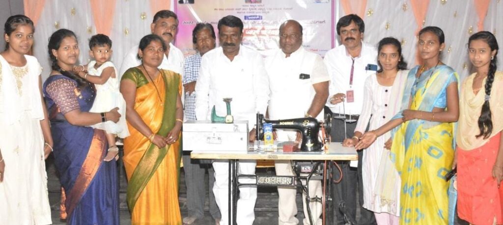 ಸ್ವಯಂ ಉದ್ಯೋಗ ಪಡೆದು ಸ್ವಾವಲಂಬಿಯಾಗಿ :ಮುಂಡರಗಿ