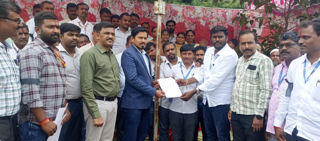 ಇಂಡಿಯಲ್ಲಿ ಗ್ರಾಮ ಆಡಳಿತ ಅಧಿಕಾರಿಗಳ ಪ್ರತಿಭಟನೆ