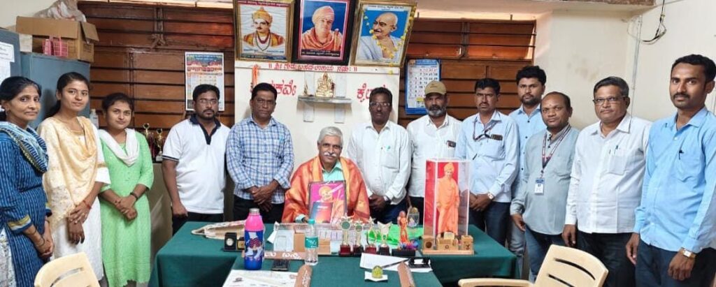 ಹರಳಯ್ಯ ಶಾಲೆಗೆ ಭೇಟಿ: ಎಂ.ಎಸ್.ಅಂಗಡಿ ಗೆ ಸನ್ಮಾನ