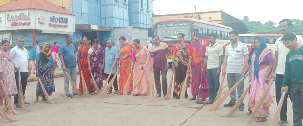 ಲಿಂಗತ್ವ ಅಲ್ಪ ಸಂಖ್ಯಾತರ ಹಕ್ಕುಗಳ ಜಾಗೃತಿ ಹಾಗೂ ಸ್ವಚ್ಚತಾ ಕಾರ್ಯಕ್ರಮ