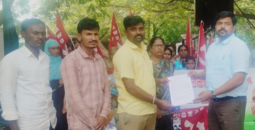 ಬೇಡಿಕೆಗಳ ಈಡೇರಿಕೆಗೆ ಹೊರಗುತ್ತಿಗೆ ನೌಕರರ ಆಗ್ರಹ