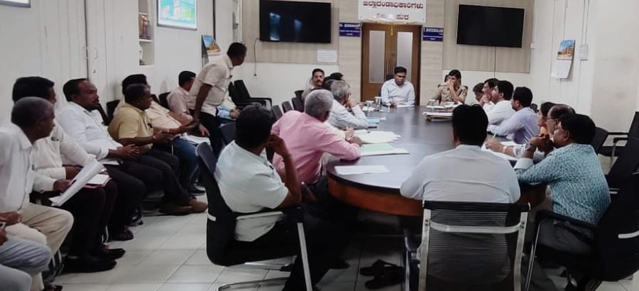 ಸಕ್ಕರೆ ಕಾರ್ಖಾನೆಗಳು ಕಬ್ಬು ನುರಿಸುವಿಕೆ ಆರಂಭಕ್ಕೆ ಡಿಸಿ ಸೂಚನೆ