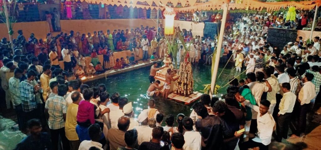 ಸಂಭ್ರಮದ ರಘುನಾಥ ಮಹಾರಾಜರ ಜಲ-ರಥೋತ್ಸವ